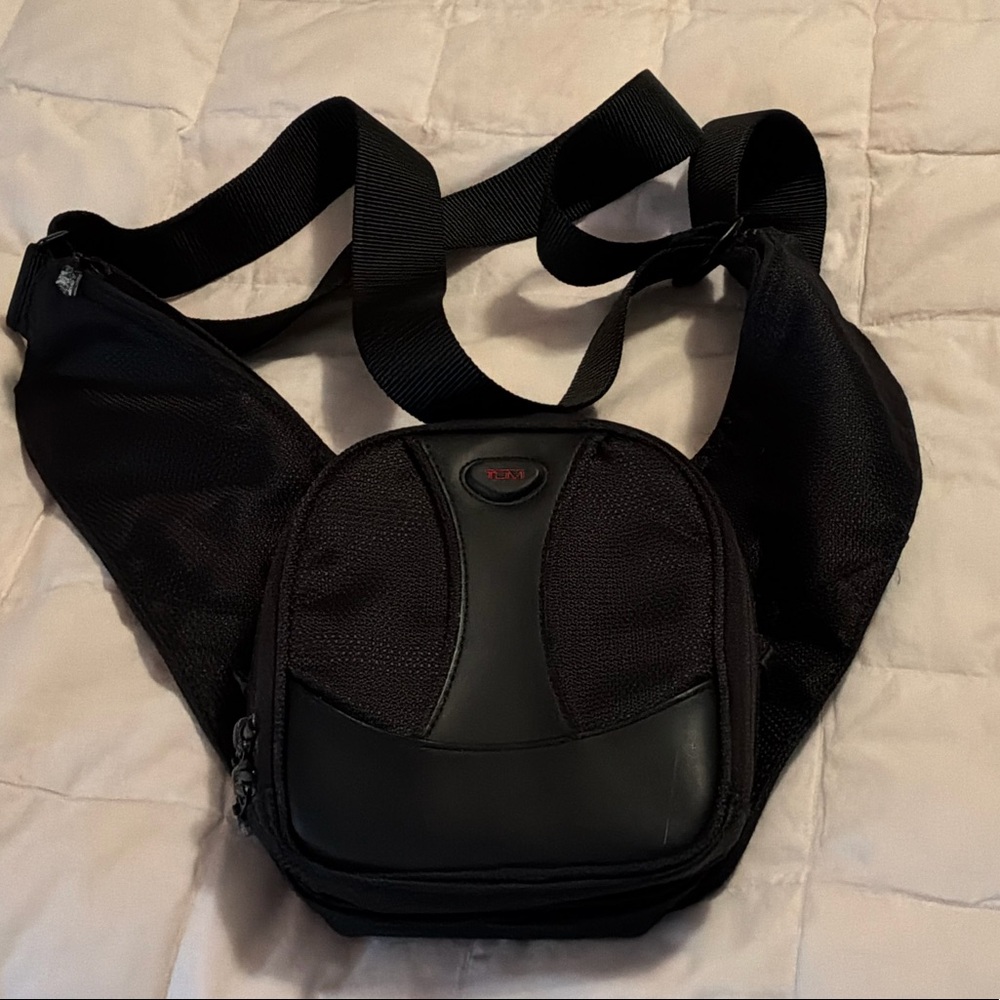 Tumi T2 Ballistic Nylon Sling Black Compact Crossbody Bag